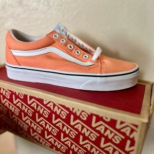 NEW Vans Women’s  Sz 7